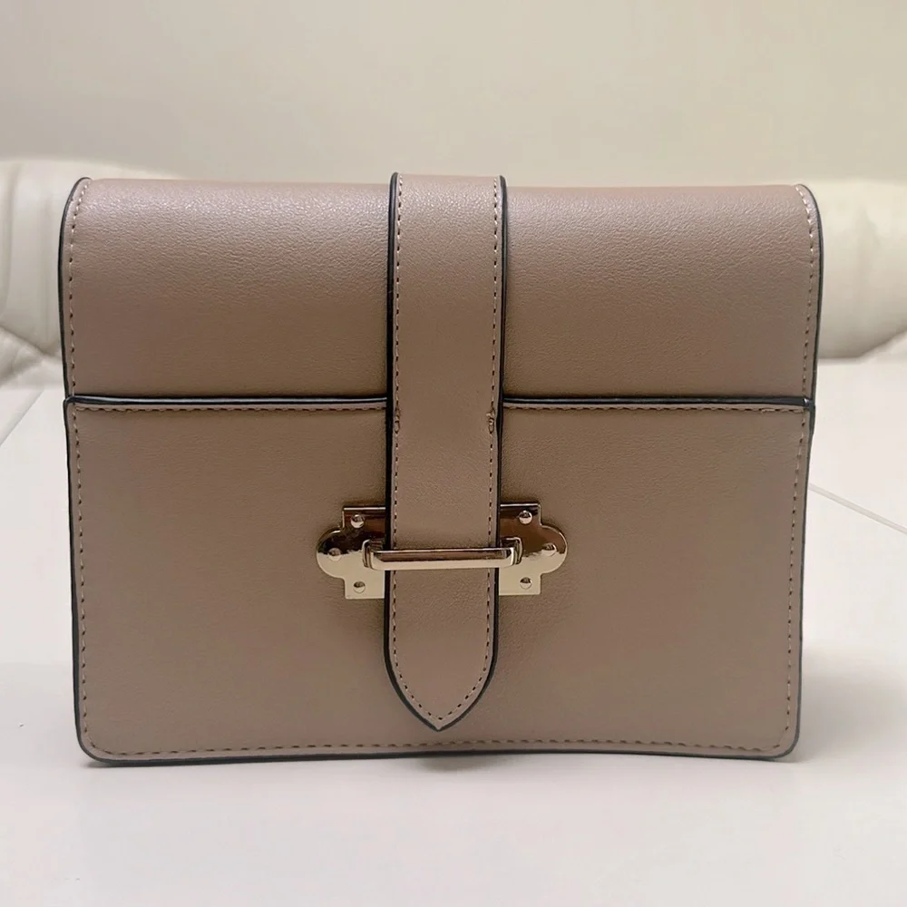 ❤️ 🆕 CRUISE CLUB BABY SACHEL CLASPS TAN 8” x 3” x 6.5”